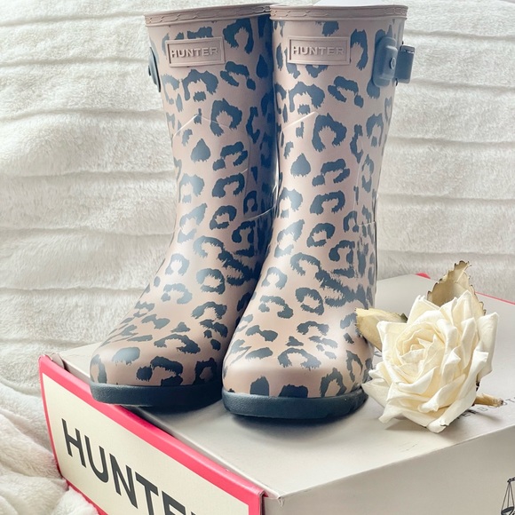 New with tags HUNTER ORIGINAL REFINED SHORT WATERPROOF LEOPARD RAIN BOOT SZ 9 - Picture 1 of 8